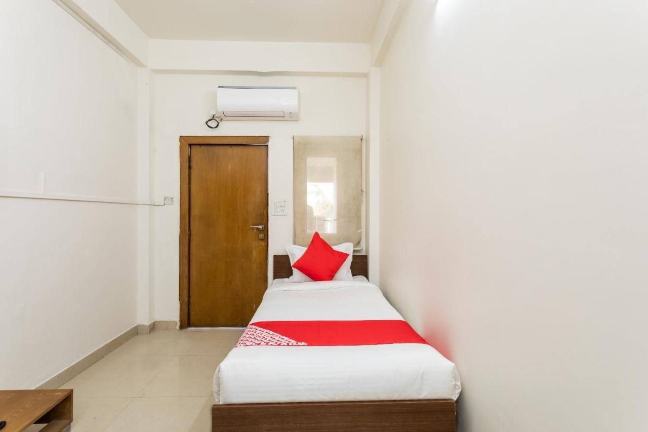 Capital O 47403 Hotel Manjeet Bhopal Exterior foto